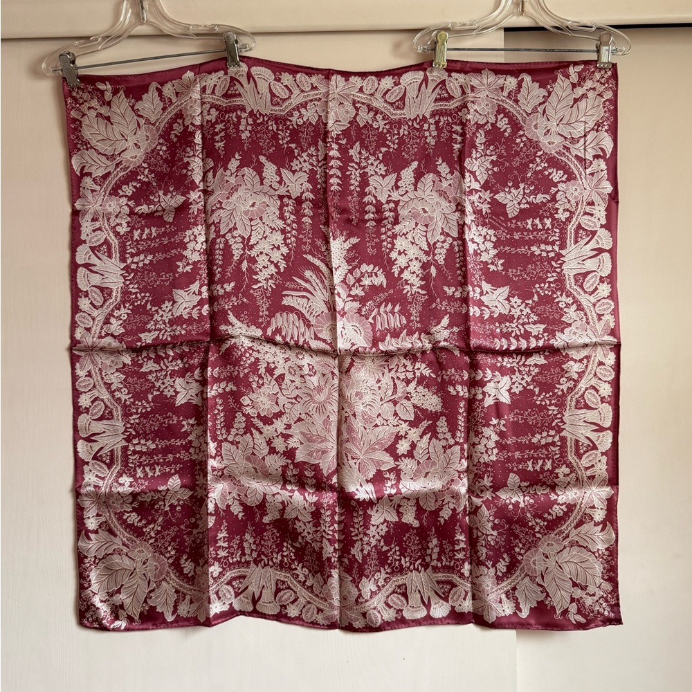 Smithsonian “Wisteria Lace” Silk Scarf NWT - Picture 9 of 9